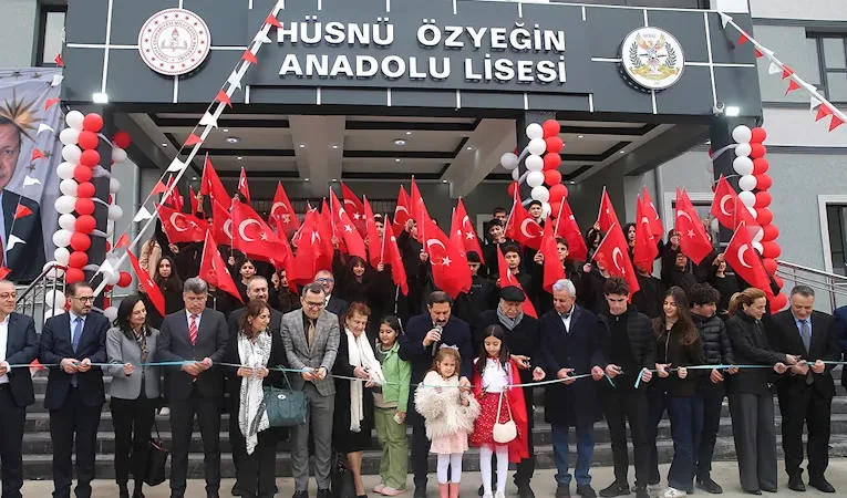 6 Şubat Depremleri sonrası yenilenen Hüsnü Özyeğin Anadolu Lisesi, eğitim-öğretim faaliyetlerine başladı