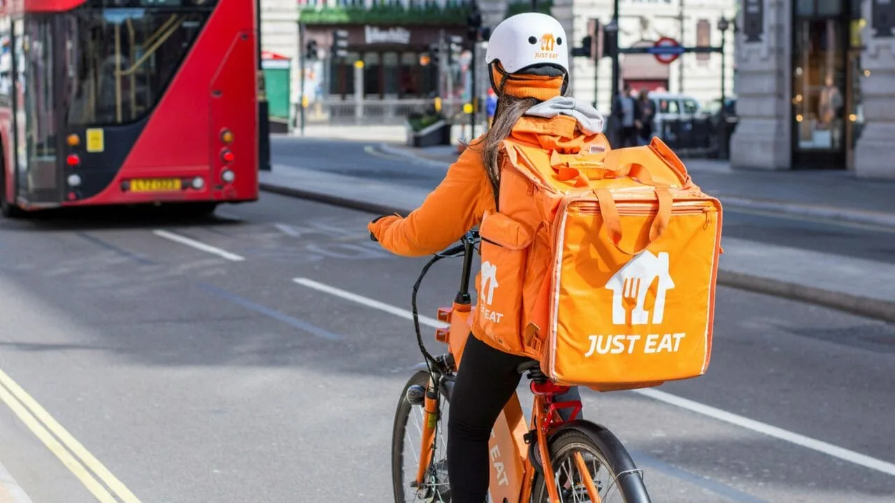 Getir, Just Eat Takeaway iş birliğini duyurdu. Getir, Just Eat Takeaway iş birliğini duyurdu.