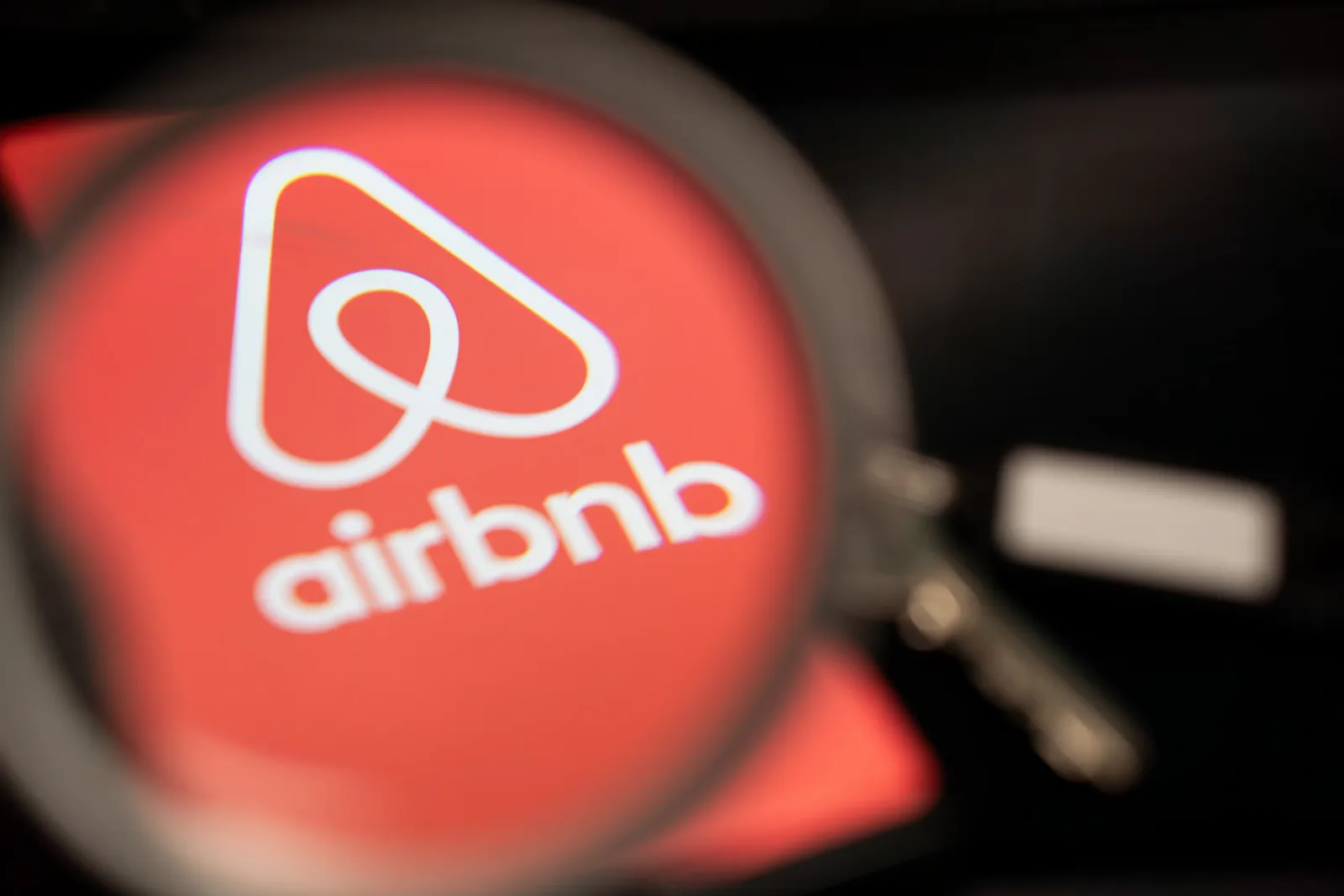 Airbnb, otel rezervasyonu ve market siparişi sunmaya başladı