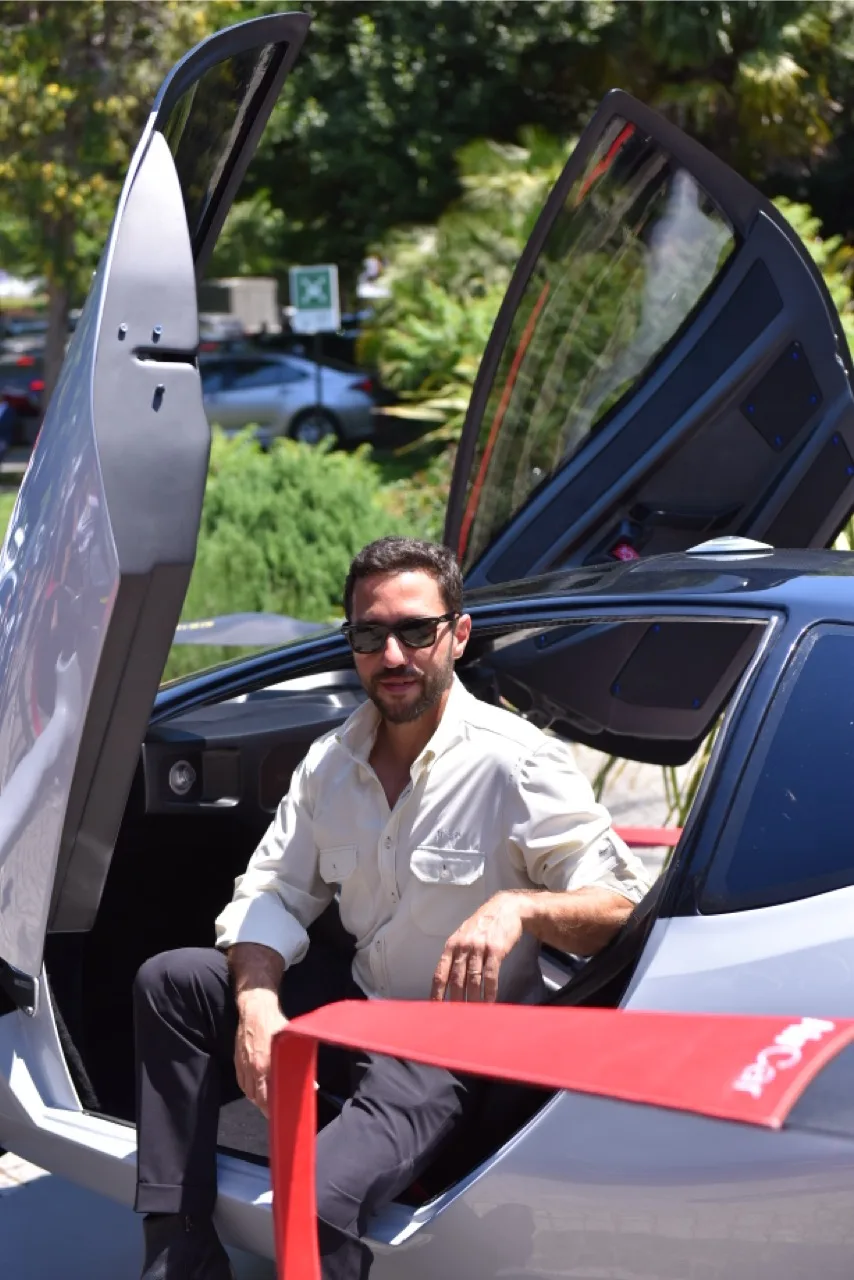 Türkiye'nin yerli uçan arabası AirCar, ilk insanlı uçuşunu tamamladı