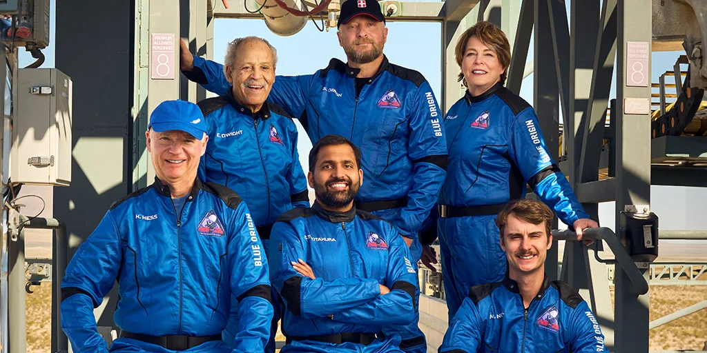 Blue Origin, 2 yıl aradan sonra ilk insanlı uzay misyonunu gerçekleştirdi
