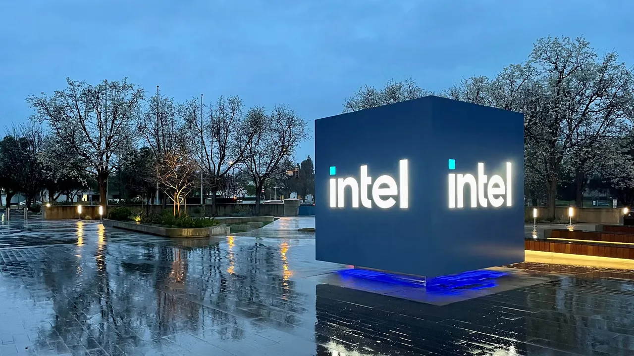 Intel, SoftBank'tan 2 milyar dolar yatırım aldı
