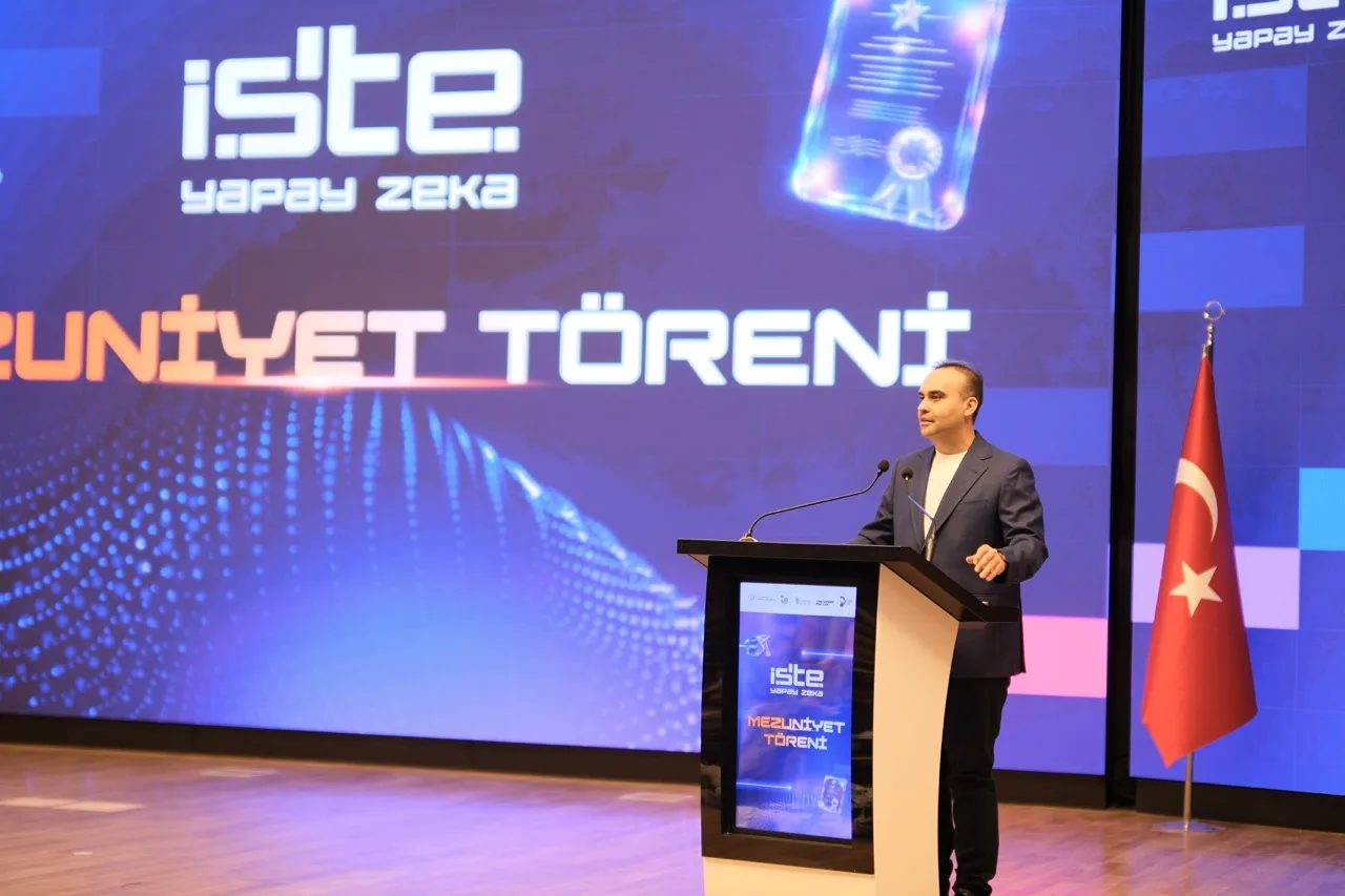 İş'te Yapay Zeka Programı, ilk döneminde 1.600 genci mezun etti İş'te Yapay Zeka Programı, ilk döneminde 1.600 genci mezun etti