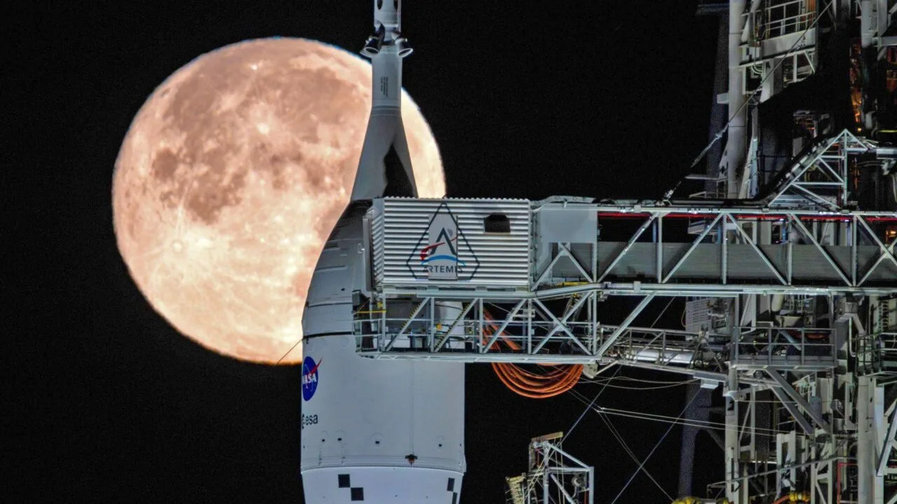 NASA, insanlı Ay yolculuğunu yeniden erteledi