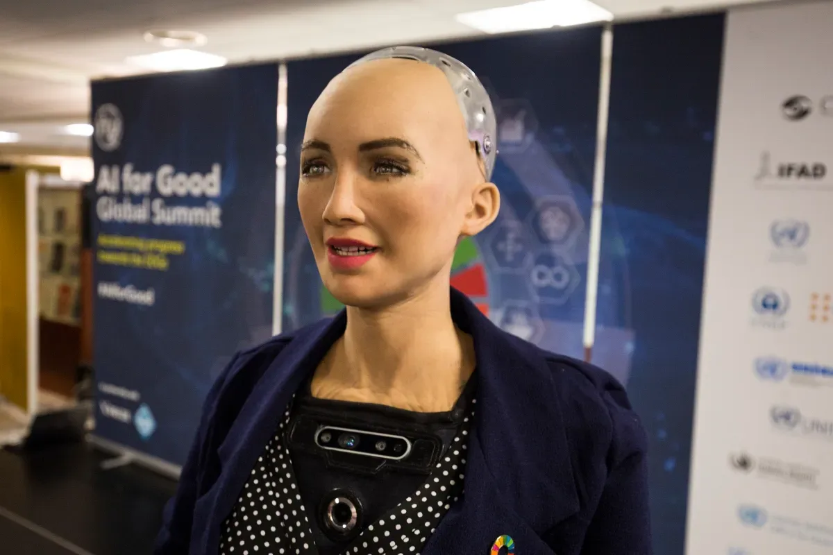 İnsansı robot Sophia, Mevzular Açık Mikrofon'a konuk oluyor İnsansı robot Sophia, Mevzular Açık Mikrofon'a konuk oluyor