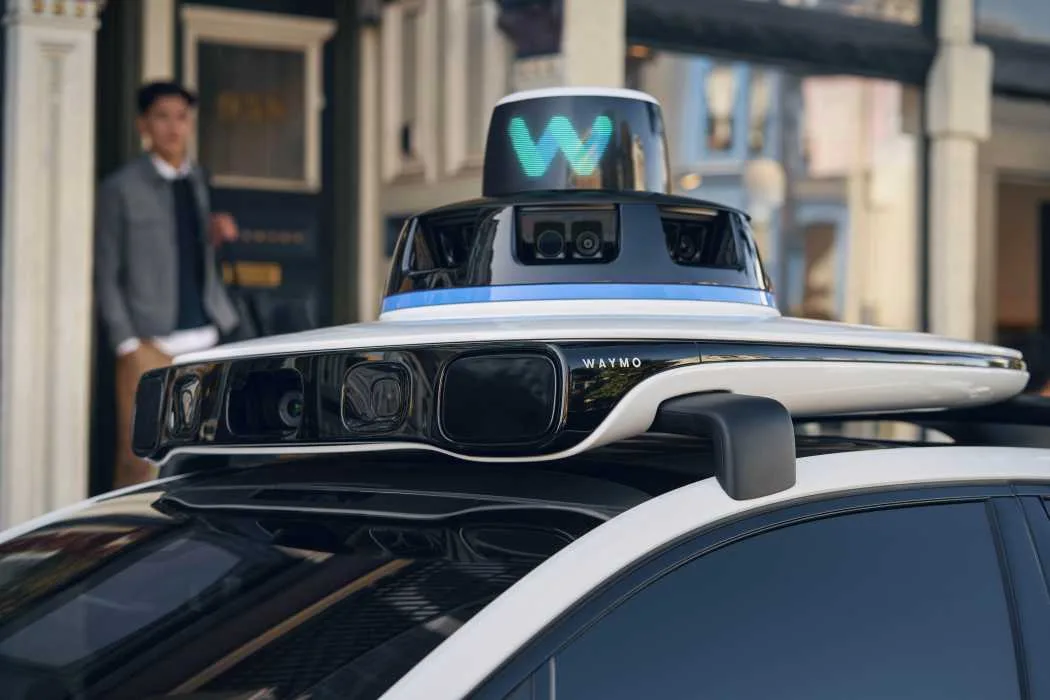 Waymo, robotaksileri tüm dünyaya getirmek için 16 milyar dolar yatırım aldı