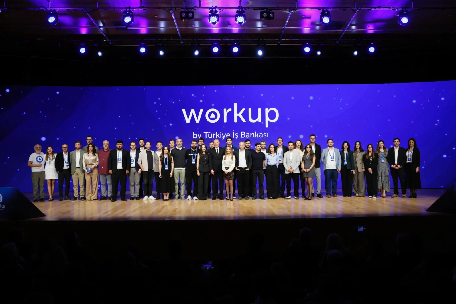 Workup Girişimcilik Programı'nın 13. döneminden mezun olan 16 girişim
