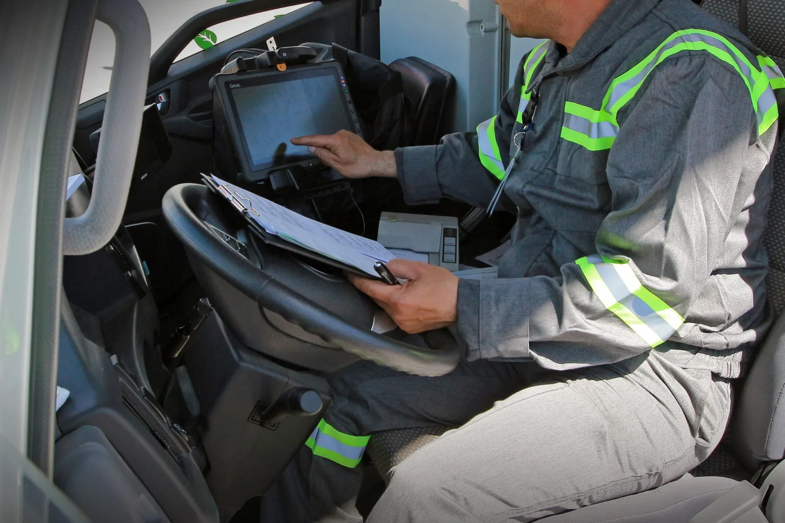 Getac, yakıt ikmalini hızlandıran teknolojisini İstanbul Havalimanı'nda kullanıma sundu Getac, yakıt ikmalini hızlandıran teknolojisini İstanbul Havalimanı'nda kullanıma sundu