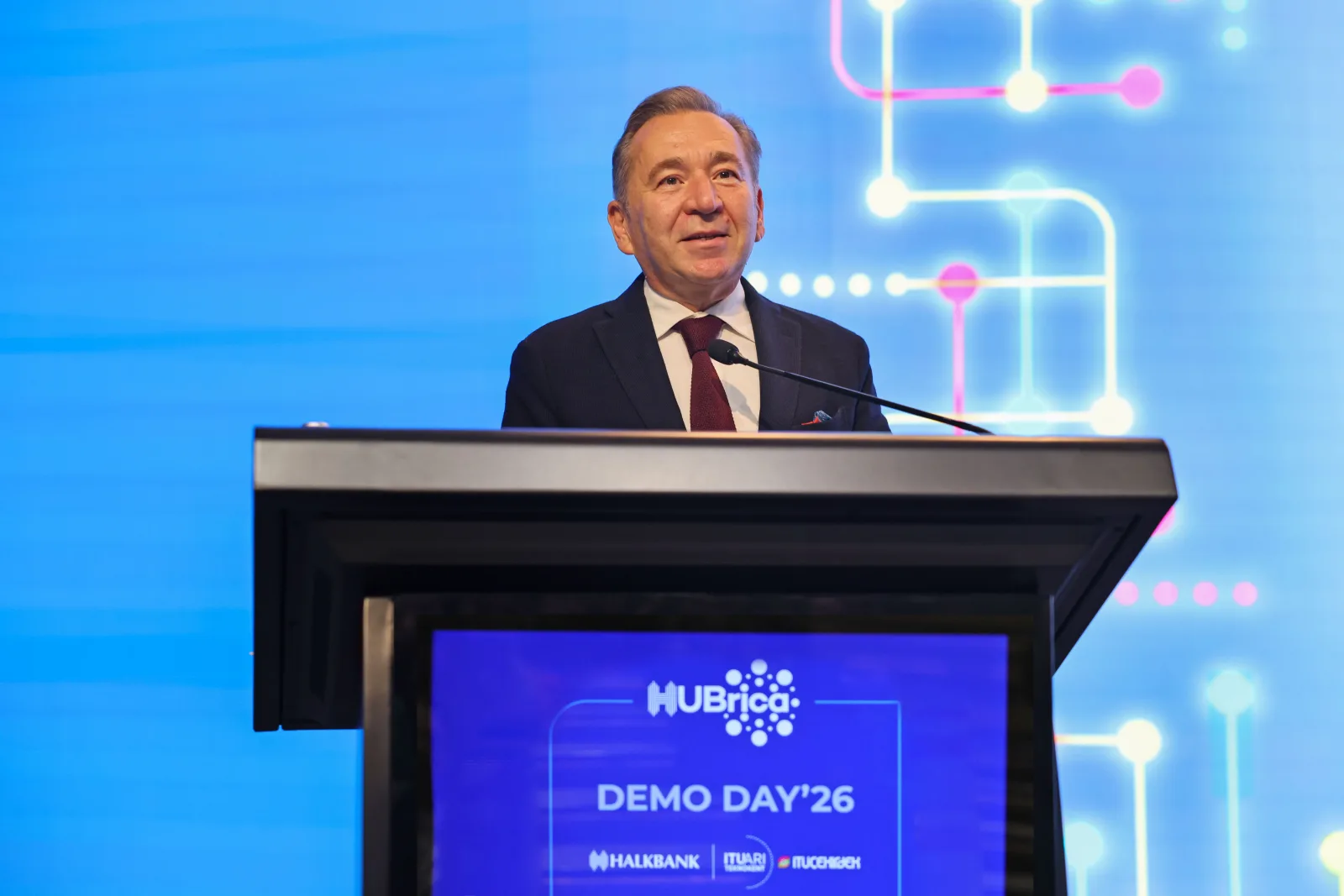 Halkbank HUBrica Demo Day etkinliğinde sahneye çıkan 10 girişim