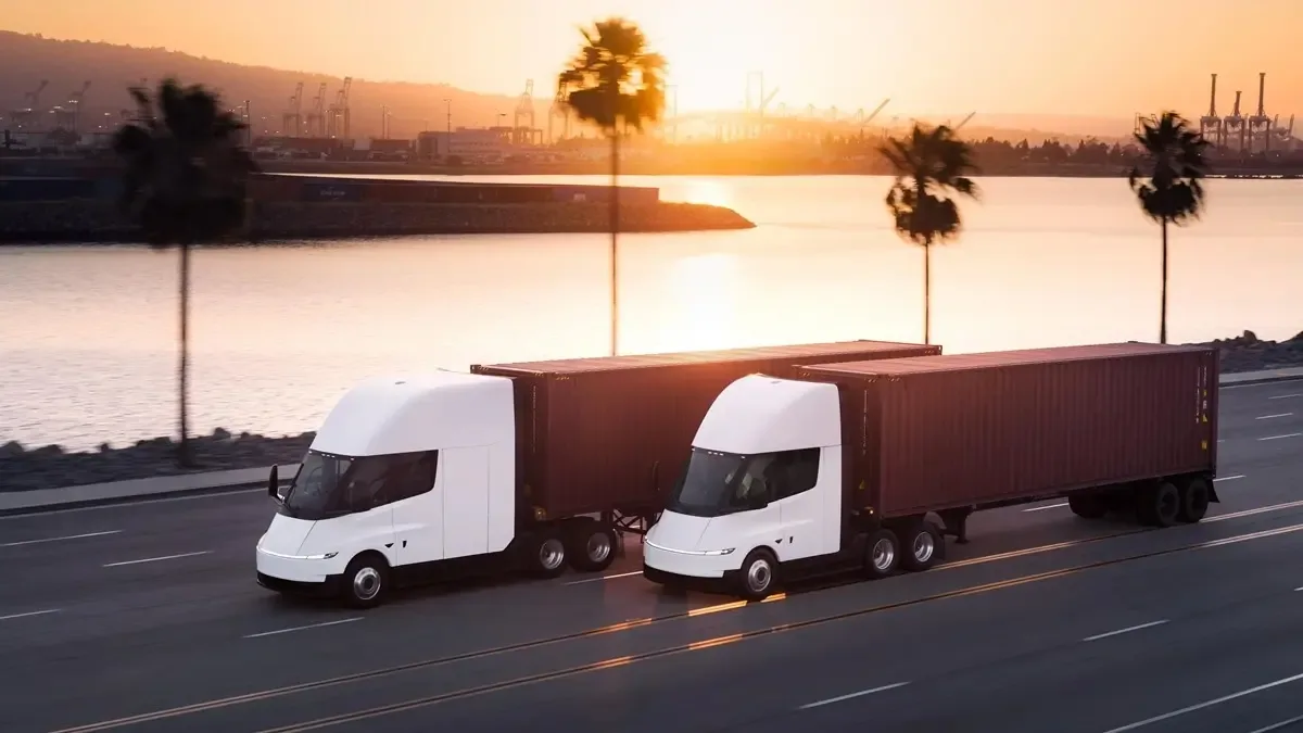 Tesla, dokuz yıldır beklenen elektrikli tırlarını müşterilere teslim etmeye başlayacak Tesla, dokuz yıldır beklenen elektrikli tırlarını müşterilere teslim etmeye başlayacak