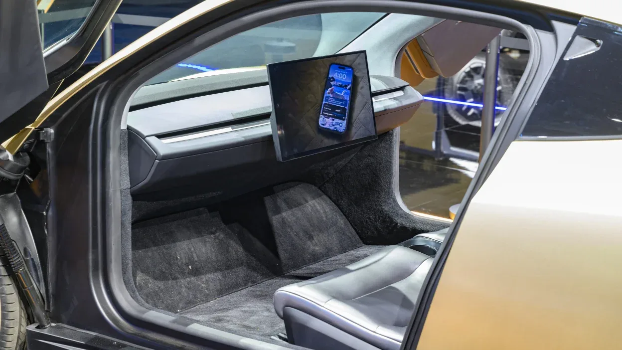 Tesla'nın direksiyonsuz otomobili Cybercab, yıl sonunda satışa çıkacak Tesla'nın direksiyonsuz otomobili Cybercab, yıl sonunda satışa çıkacak