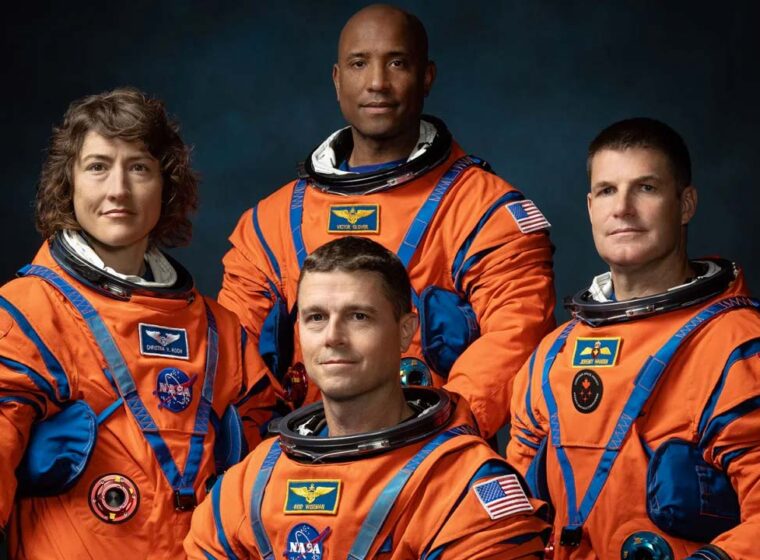 nasa-ay-a-gonderecegi-astronotlari-acikladi