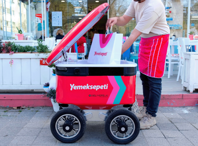 yemeksepeti-nin-yerli-teslimat-robotu-yebo